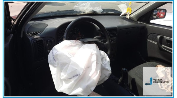 VOLKSWAGEN POLO 3a Serie  del 1999 parti usate e ricambi - Tipo Motore AEY