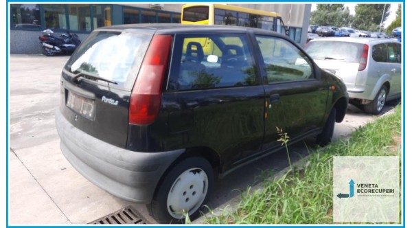 FIAT PUNTO 1a Serie  del 1998 parti usate e ricambi - Tipo Motore 176B2000