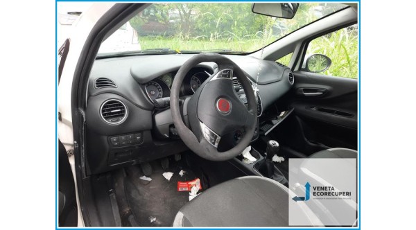 FIAT PUNTO 51 del 2012 parti usate e ricambi - Tipo Motore 199A9000