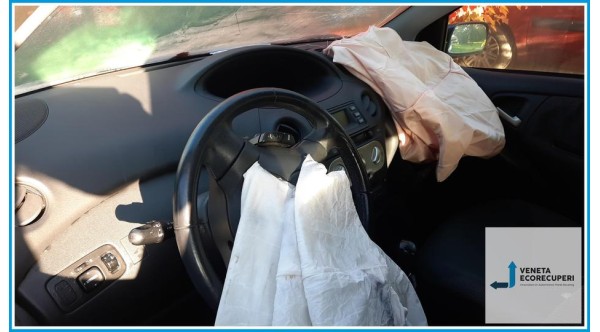 TOYOTA YARIS FRP del 2003 parti usate e ricambi - Tipo Motore 1SZFE