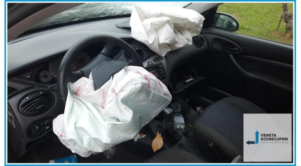 FORD FOCUS CAK del 2000 parti usate e ricambi - Tipo Motore FYDA