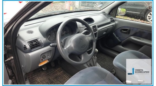 RENAULT CLIO 2a Serie  del 1999 parti usate e ricambi - Tipo Motore D7FD7