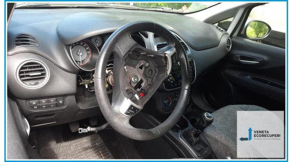 FIAT PUNTO 6U del 2014 parti usate e ricambi - Tipo Motore 199A9000