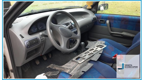FIAT PUNTO 1a Serie  del 1998 parti usate e ricambi - Tipo Motore 176B4000