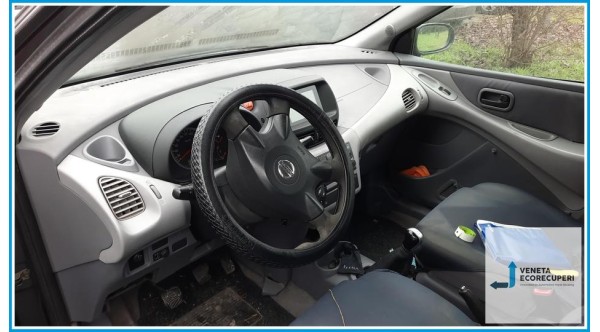 NISSAN ALMERA TINO  del 2003 parti usate e ricambi - Tipo Motore YD22