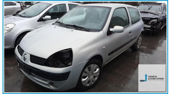 RENAULT CLIO 2a Serie  del 2003 parti usate e ricambi - Tipo Motore D7FG7