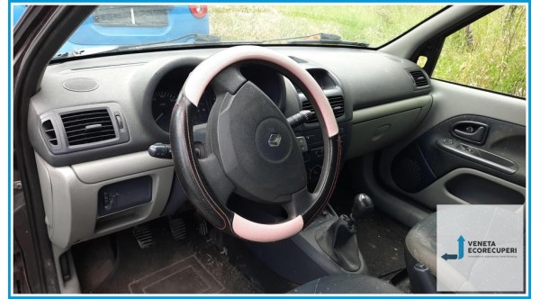 RENAULT CLIO 2a Serie  del 2003 parti usate e ricambi - Tipo Motore K9KA7
