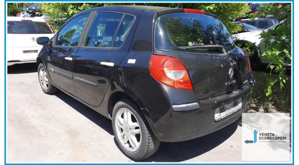 RENAULT CLIO 3a Serie  del 2006 parti usate e ricambi - Tipo Motore D4FD7