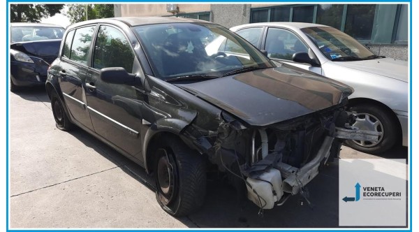 RENAULT MEGANE 2a Serie  del 2003 parti usate e ricambi - Tipo Motore K4JD7