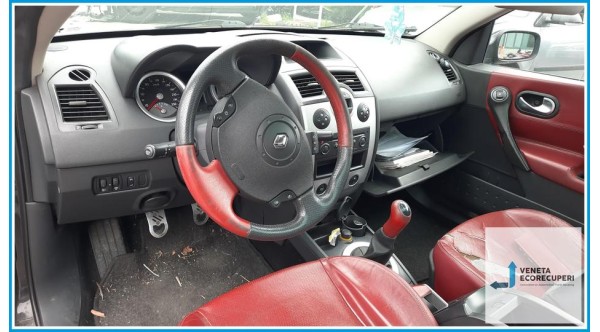 RENAULT MEGANE 2a Serie  del 2004 parti usate e ricambi - Tipo Motore K4MT7