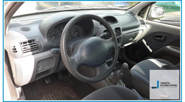 RENAULT CLIO 2a Serie  del 2000 parti usate e ricambi - Tipo Motore D7FD7