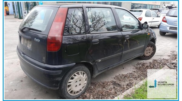 FIAT PUNTO 1a Serie  del 1999 parti usate e ricambi - Tipo Motore 176B9000