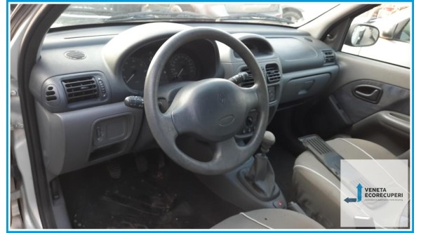 RENAULT CLIO 2a Serie  del 2000 parti usate e ricambi - Tipo Motore D7FD7