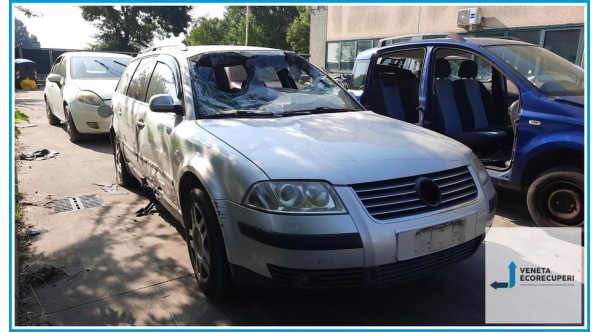 VOLKSWAGEN PASSAT 3B del 2001 parti usate e ricambi - Tipo Motore AVB