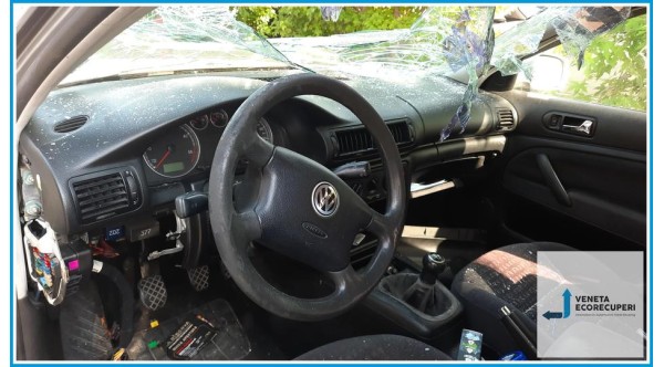 VOLKSWAGEN PASSAT 3B del 2001 parti usate e ricambi - Tipo Motore AVB