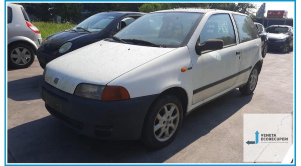 FIAT PUNTO 1a Serie  del 1999 parti usate e ricambi - Tipo Motore 176A3000