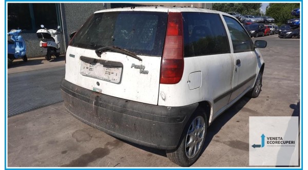 FIAT PUNTO 1a Serie  del 1999 parti usate e ricambi - Tipo Motore 176A3000