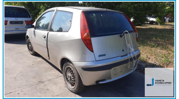 FIAT PUNTO 1N/1P del 2000 parti usate e ricambi - Tipo Motore 188A4000