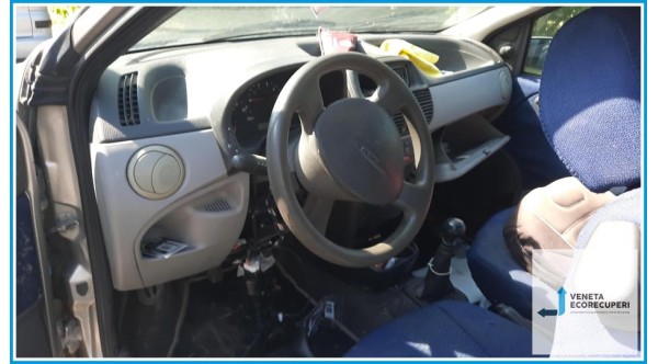 FIAT PUNTO 1N/1P del 2000 parti usate e ricambi - Tipo Motore 188A4000