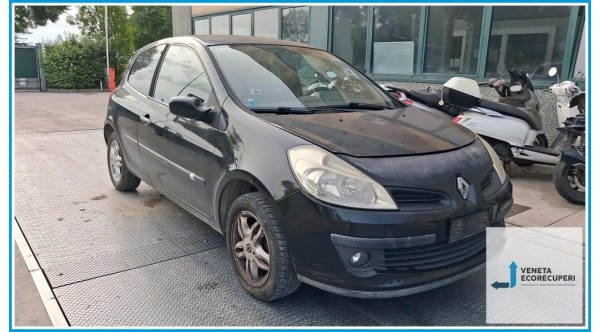 RENAULT CLIO 3a Serie  del 2008 parti usate e ricambi - Tipo Motore D4FD7