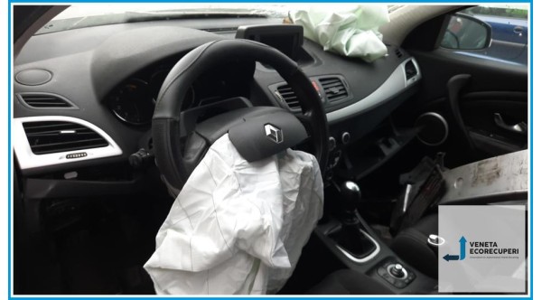 RENAULT MEGANE 3a Serie  del 2010 parti usate e ricambi - Tipo Motore K9KJ8