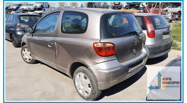 TOYOTA YARIS FRP del 2003 parti usate e ricambi