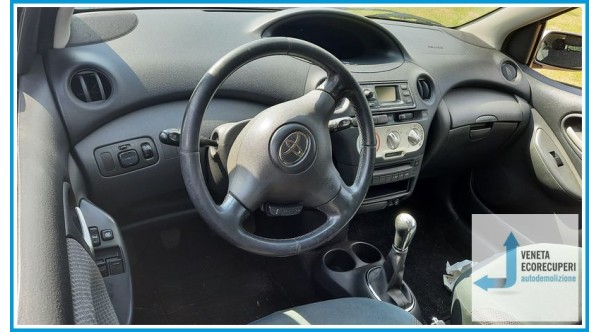 TOYOTA YARIS FRP del 2003 parti usate e ricambi