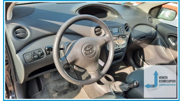 TOYOTA YARIS FRP del 2003 parti usate e ricambi