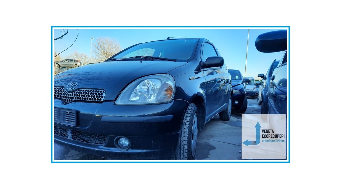 TOYOTA YARIS FRP del 2002 parti usate e ricambi