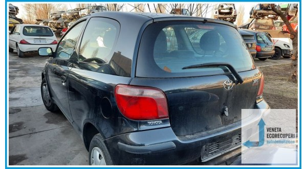 TOYOTA YARIS FRP del 2002 parti usate e ricambi