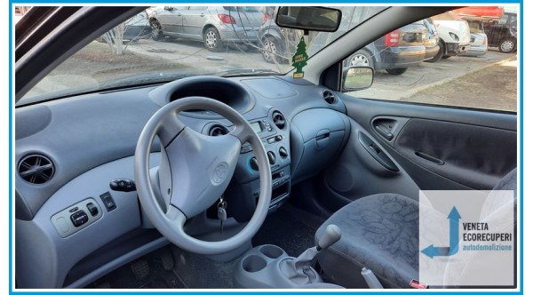 TOYOTA YARIS FRP del 2002 parti usate e ricambi