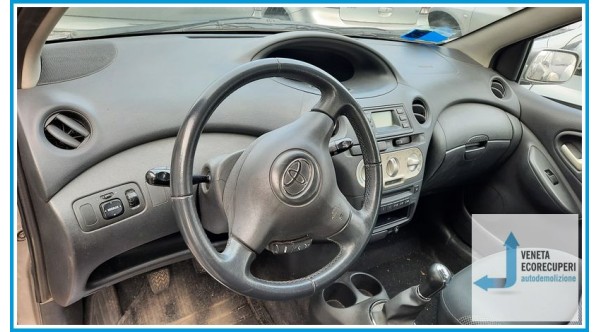 TOYOTA YARIS FRP del 2004 parti usate e ricambi