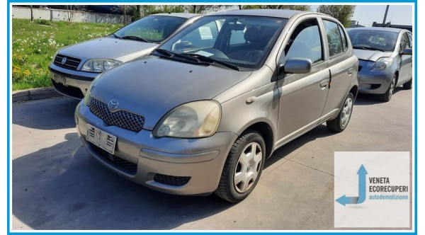 TOYOTA YARIS FRP del 2004 parti usate e ricambi