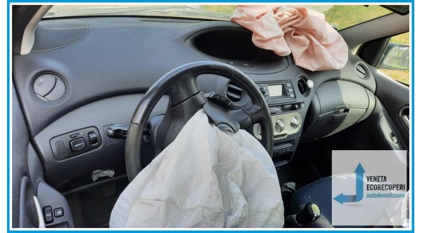 TOYOTA YARIS FRP del 2005 parti usate e ricambi