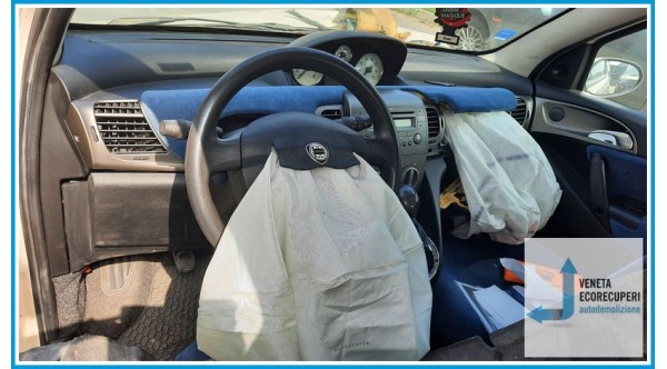 LANCIA YPSILON TE del 2003 parti usate e ricambi