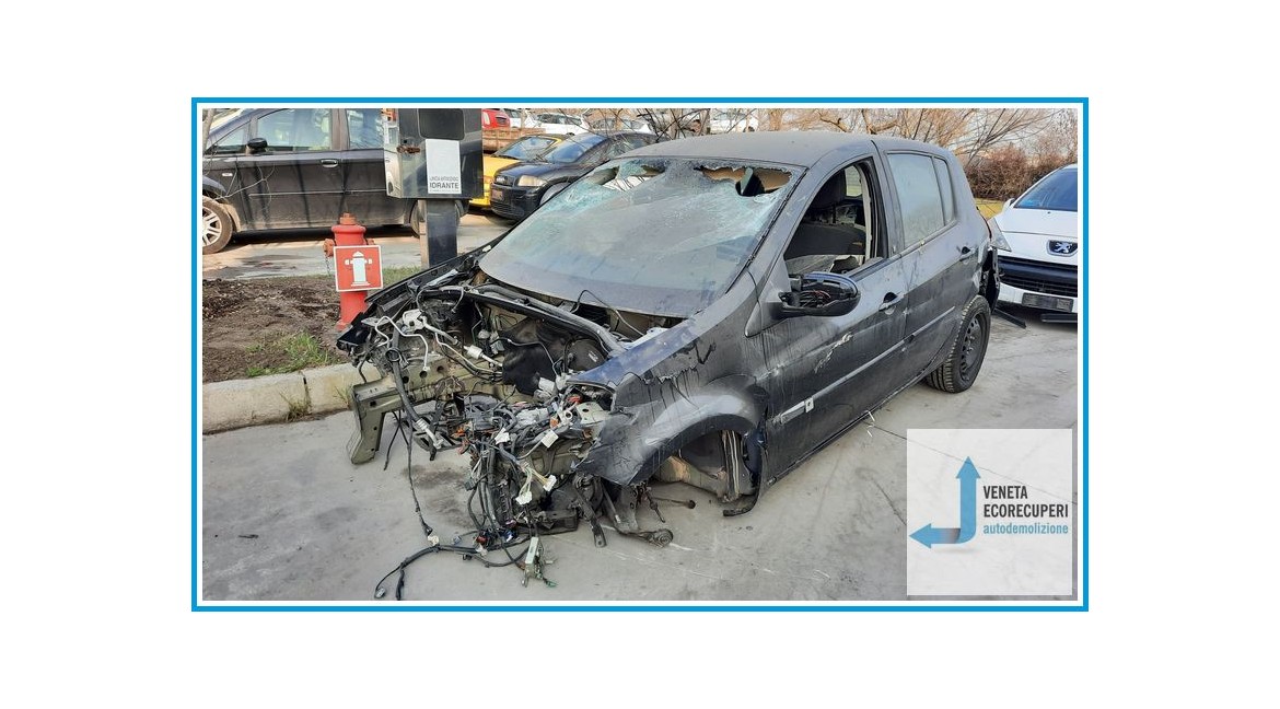 RENAULT CLIO 3a Serie  del 2011 parti usate e ricambi