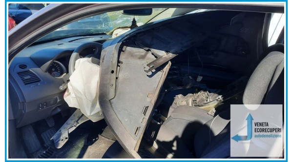 RENAULT MEGANE 2a Serie  del 2003 parti usate e ricambi