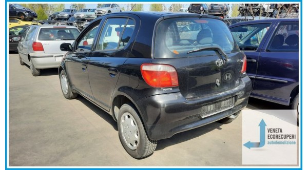 TOYOTA YARIS FRP del 2002 parti usate e ricambi