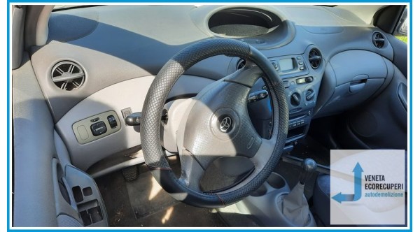TOYOTA YARIS FRP del 2002 parti usate e ricambi