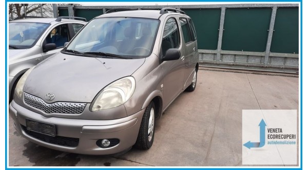 TOYOTA YARIS VERSO  del 2003 parti usate e ricambi