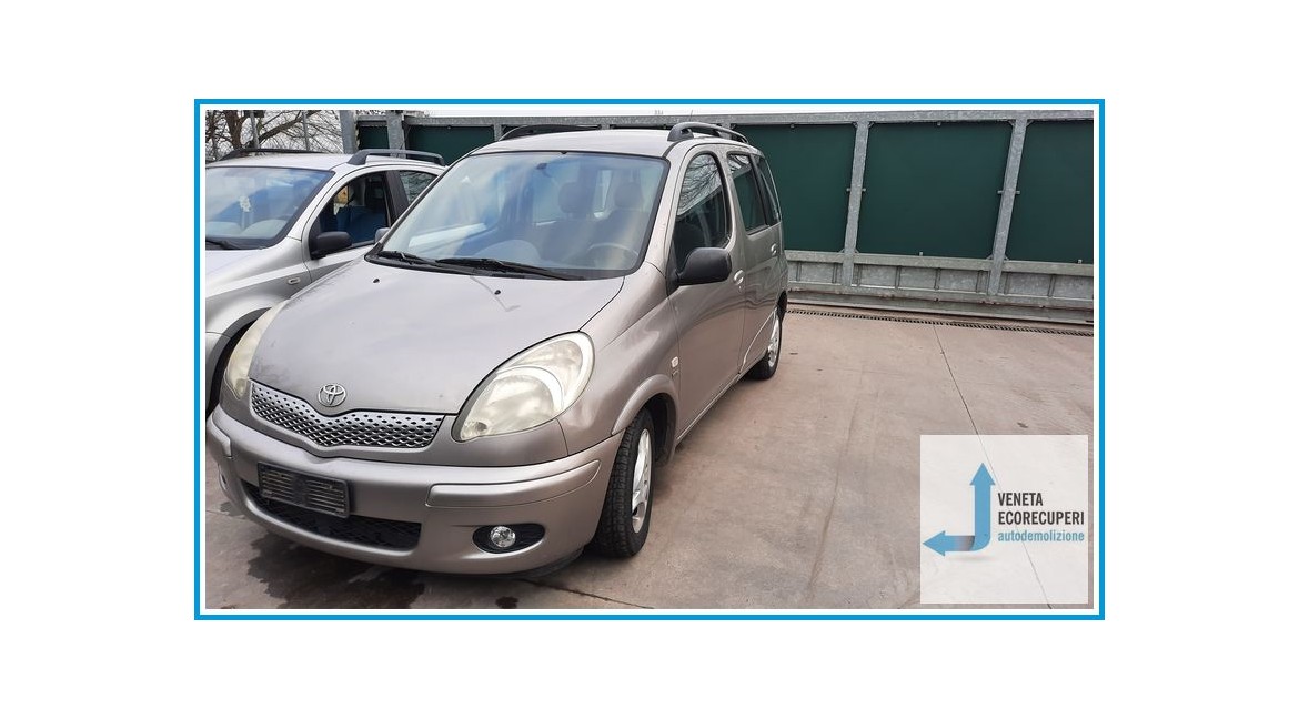 TOYOTA YARIS VERSO  del 2003 parti usate e ricambi