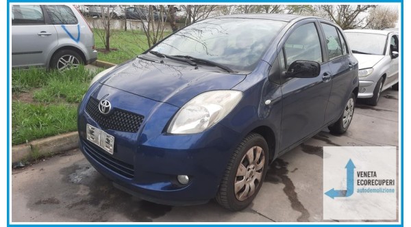 TOYOTA YARIS  del 2007 parti usate e ricambi