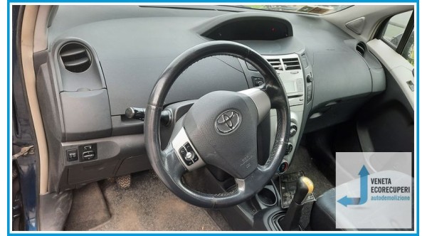 TOYOTA YARIS  del 2007 parti usate e ricambi