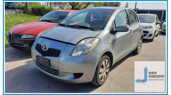 TOYOTA YARIS  del 2006 parti usate e ricambi