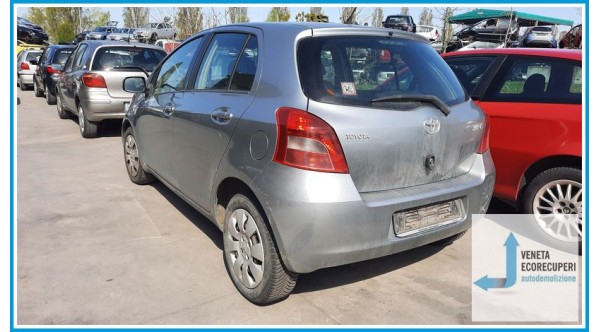TOYOTA YARIS  del 2006 parti usate e ricambi