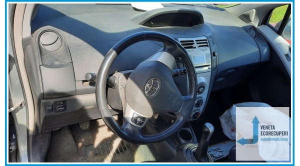 TOYOTA YARIS  del 2006 parti usate e ricambi