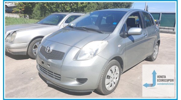 TOYOTA YARIS  del 2006 parti usate e ricambi