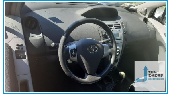 TOYOTA YARIS  del 2006 parti usate e ricambi