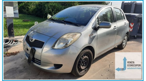 TOYOTA YARIS  del 2005 parti usate e ricambi