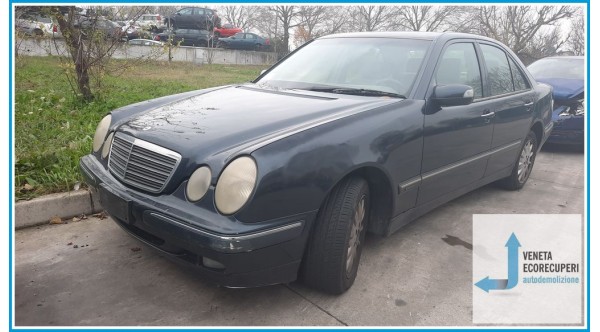 MERCEDES-BENZ Classe E W/S210 del 2002 parti usate e ricambi - Tipo Motore 611961